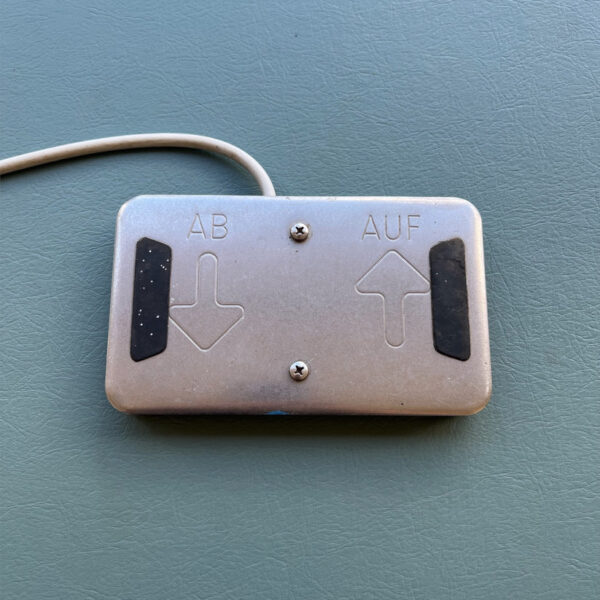 Paediatric Electric Plinth - Used - Image 4
