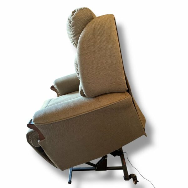 "Oscar Barwon" Deluxe Reclining Lift Chair - Used - Image 5