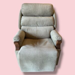 "Oscar Barwon" Deluxe Reclining Lift Chair - Used